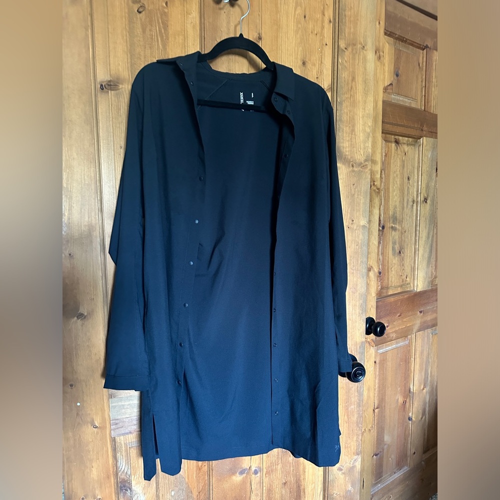 Arc’Teryx contenta shirt dress in black small